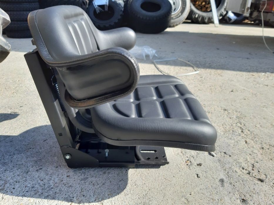 Scaun de tractor U650 U445 cu prindere universala