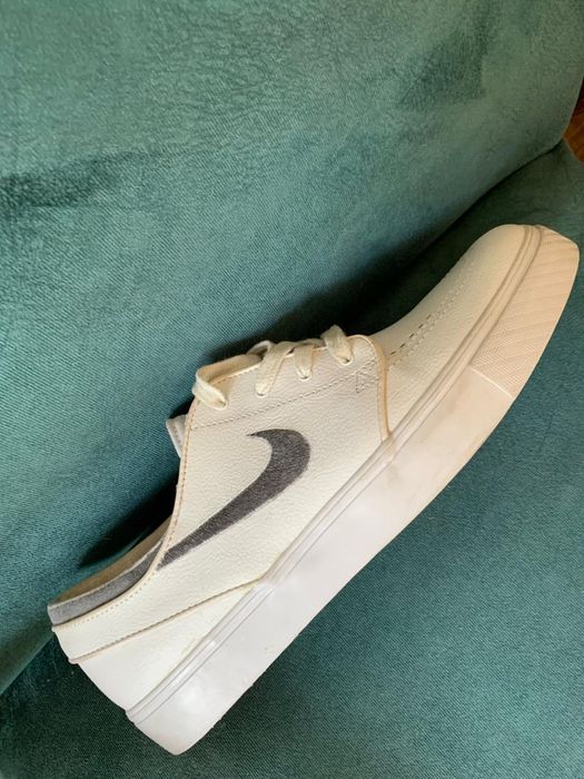 кроссовки на 43 размер, новые