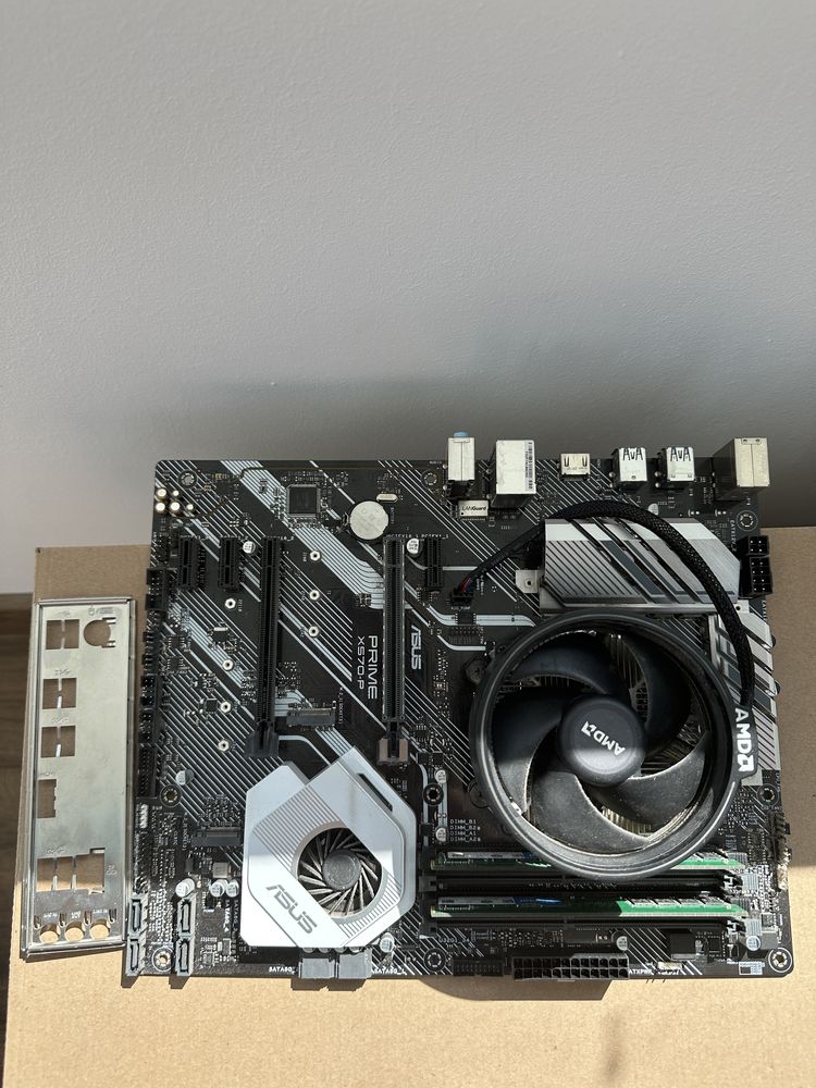 Ryzen 7 2700x , placa de baza asus prime x570 ,sursa deep cool 600w