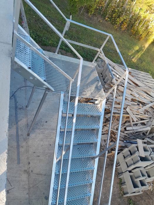 Scări metalice galvanizate la orice demisiune asiguram transport ori u