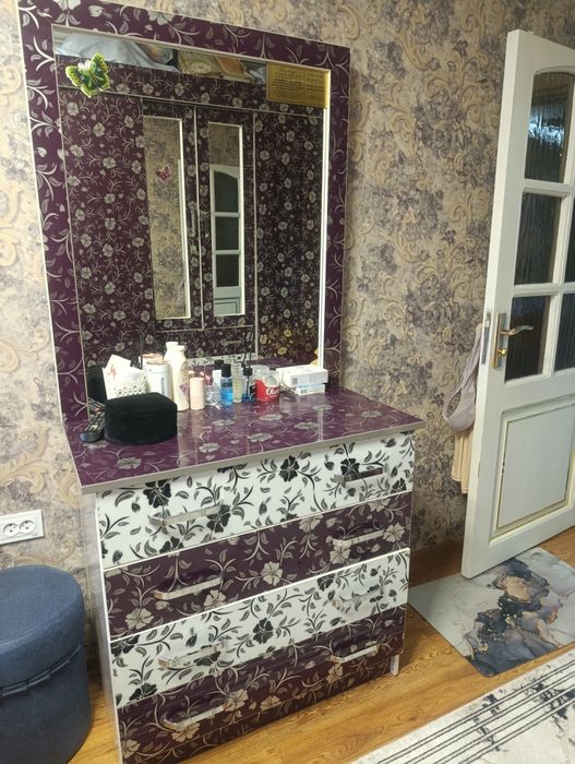 Продаю мебель в отличном состоянии с связьи ремонтом квартиры без дефе