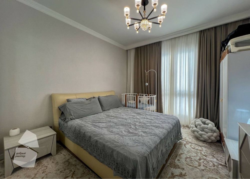 Olmazor City 4-xonalik tayyor mebel texnika blan 100m2 11-etaj SROCHNO
