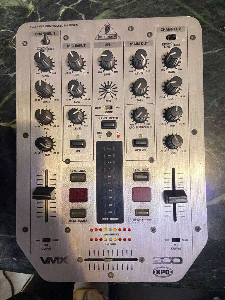 Behringer pro mixer vmx 200