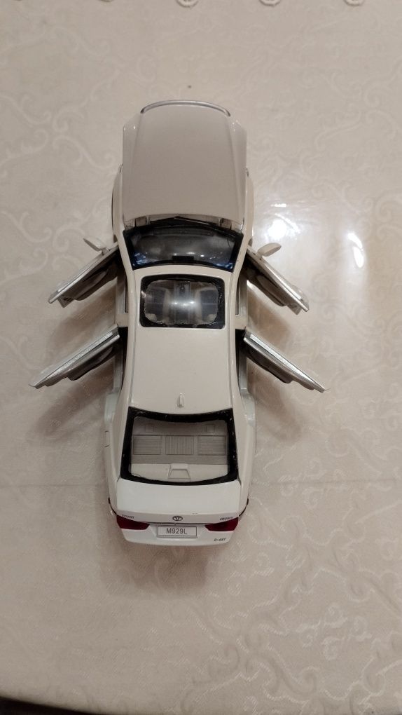 Продам Toyota Crown игрушку