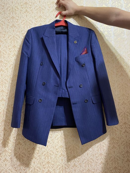 Продам мужской костюм новый