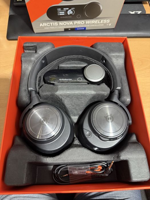 Casti SteelSeries Arctis Nova Pro Wireless