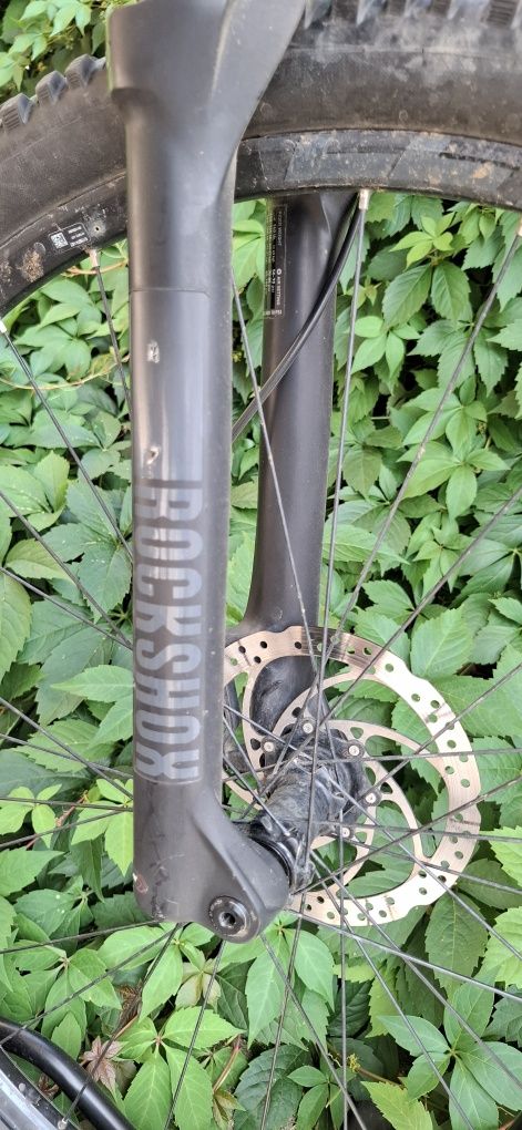 Vând bicicletă CUBE carbon