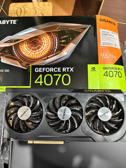 Продам Видеокарта GIGABYTE GeForce RTX 4070 WINDFORCE OC 12G