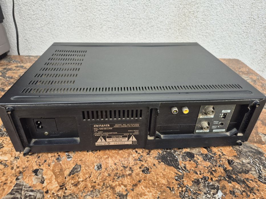 Vand Video Marca Aiwa Model HV-E1010 DH, Made in Japan

- video case
