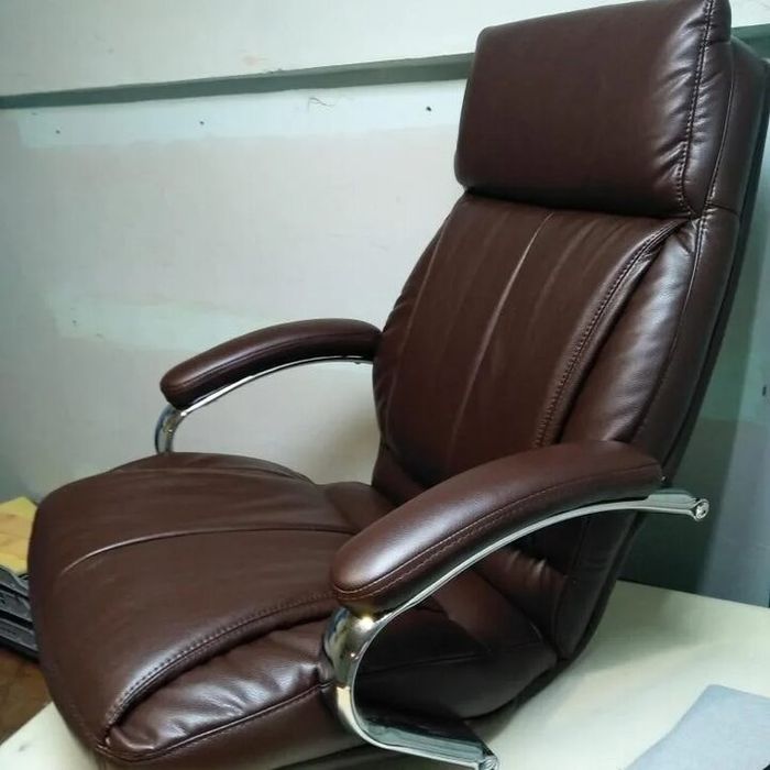 Перетяжка мягкой мебели любой сложности. Диваны, кресла, кровати.