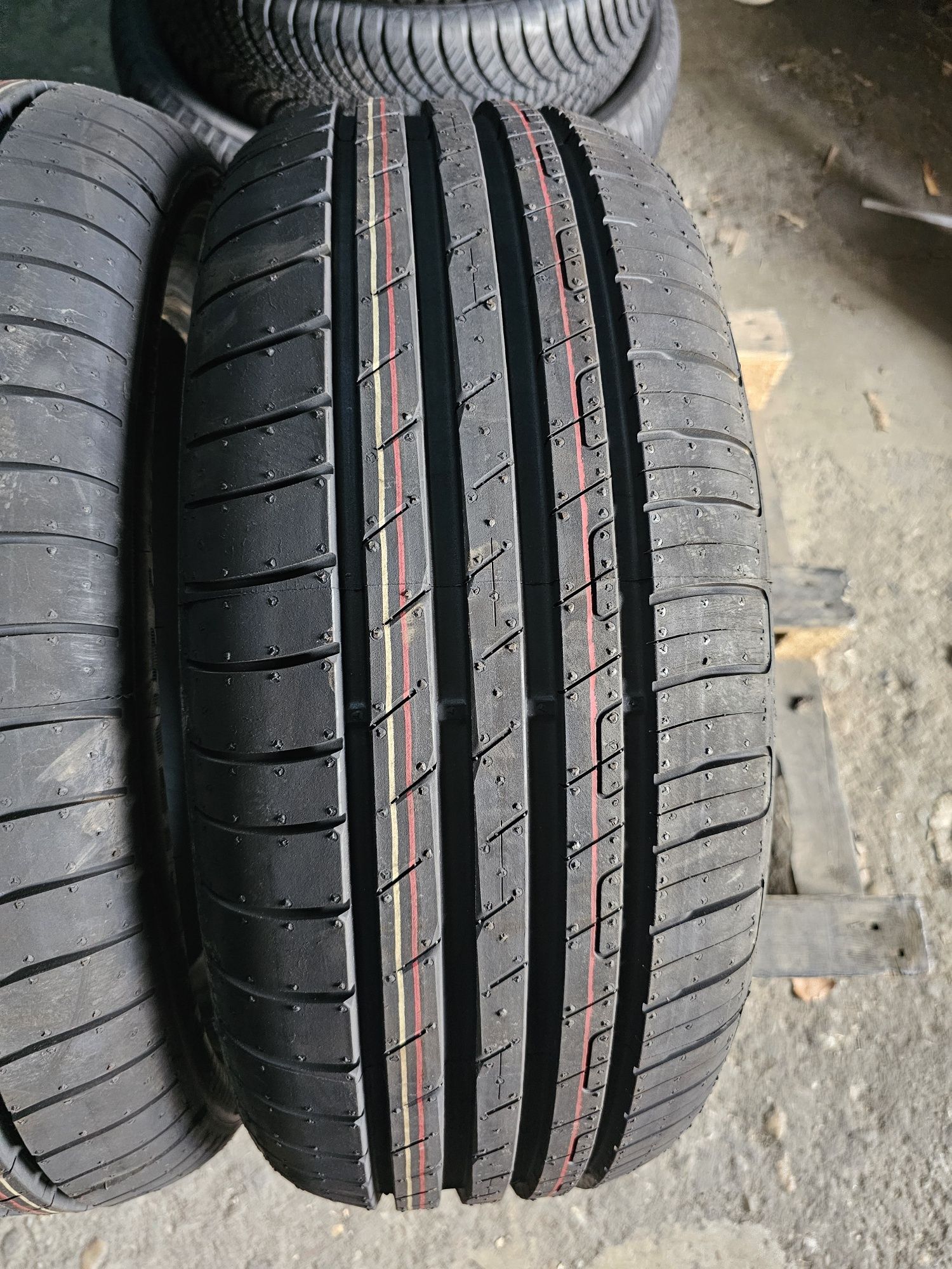 2 anvelope vara noi 215 55 17 Goodyear