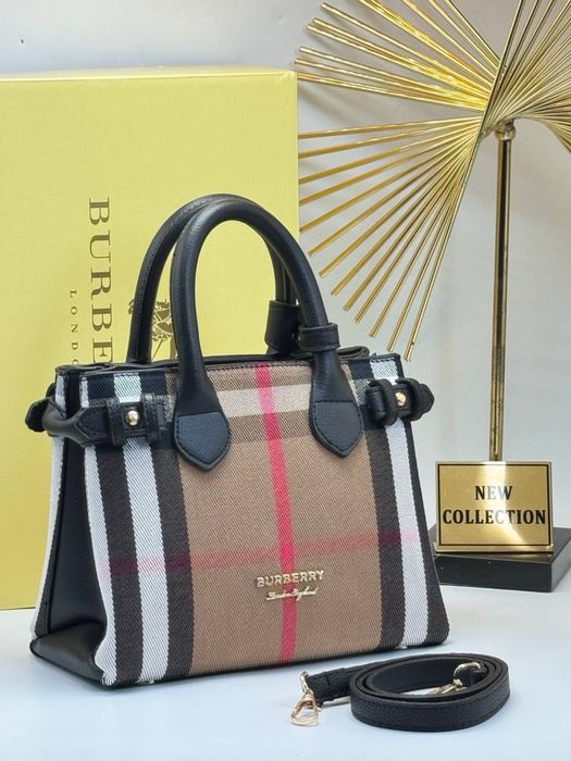 Geanta Burberry noua !!! Dimensiuni 26/18 !!!