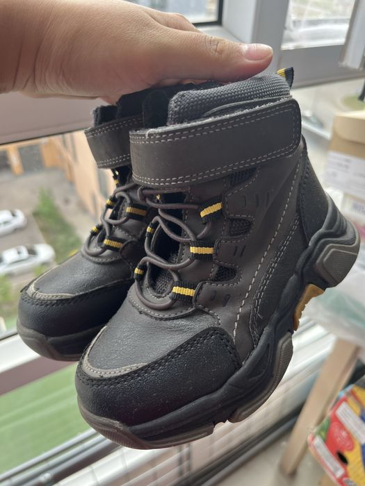 осеняя обувь 1000 тг  29 размер