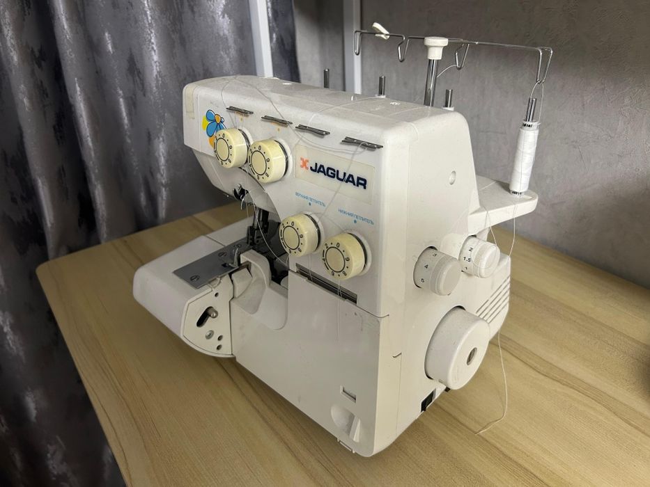 Продам швейную машину оверлок