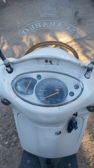 Vând scuter scarabeo