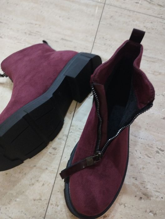 Vând ghetuțe noi Nr 38