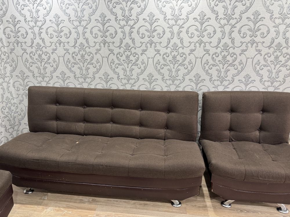 Продается диван с 2 креслами