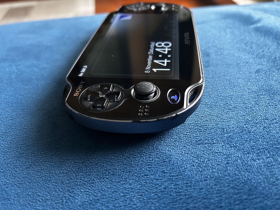 PS Vita с аксесоари