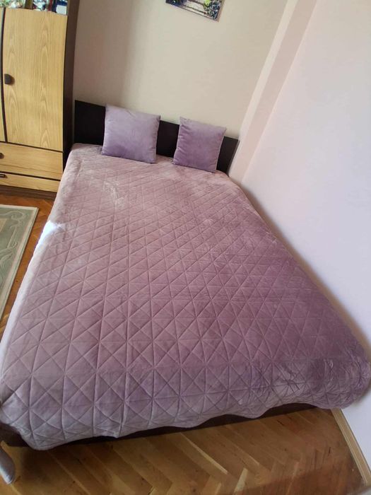 Двойно легло 140/200 с подматрачна рамка и място за съхранение