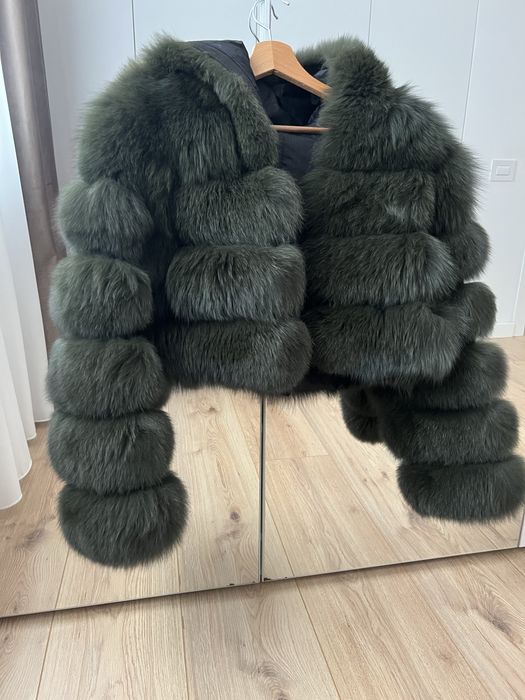 Haina blana vulpe kaki