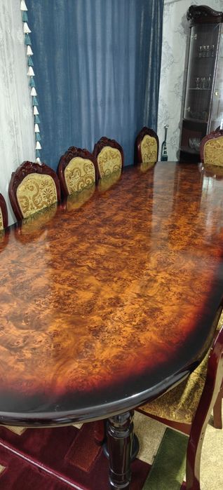 Продается стол со стульями