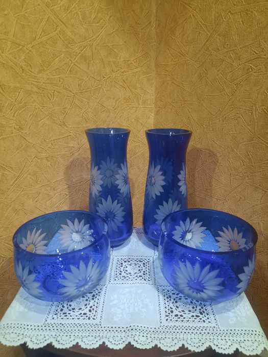 Сет из 4х ваз " Ромашки" , винтаж, цветное кобальтовое стекло, алмазна