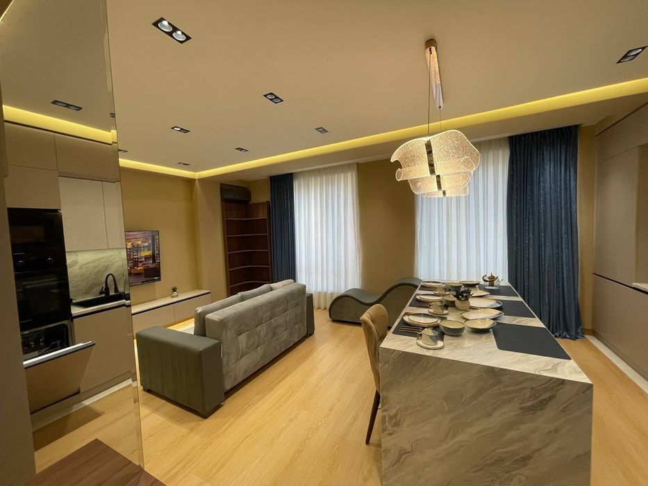 Продаётся новая квартира в центре Себзора  полностью с мебелью и техни