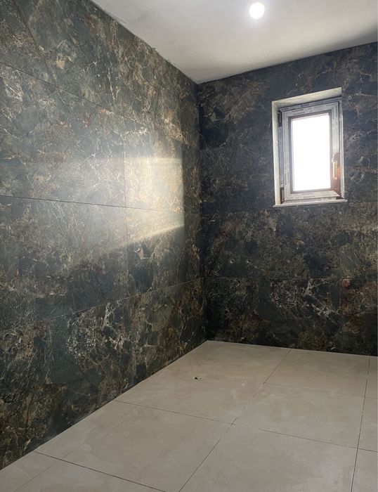 Fațadă, gresie, parchet, piatră