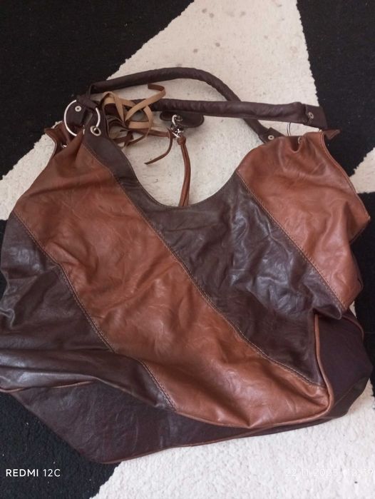 Дамска чанта естествена кожа.