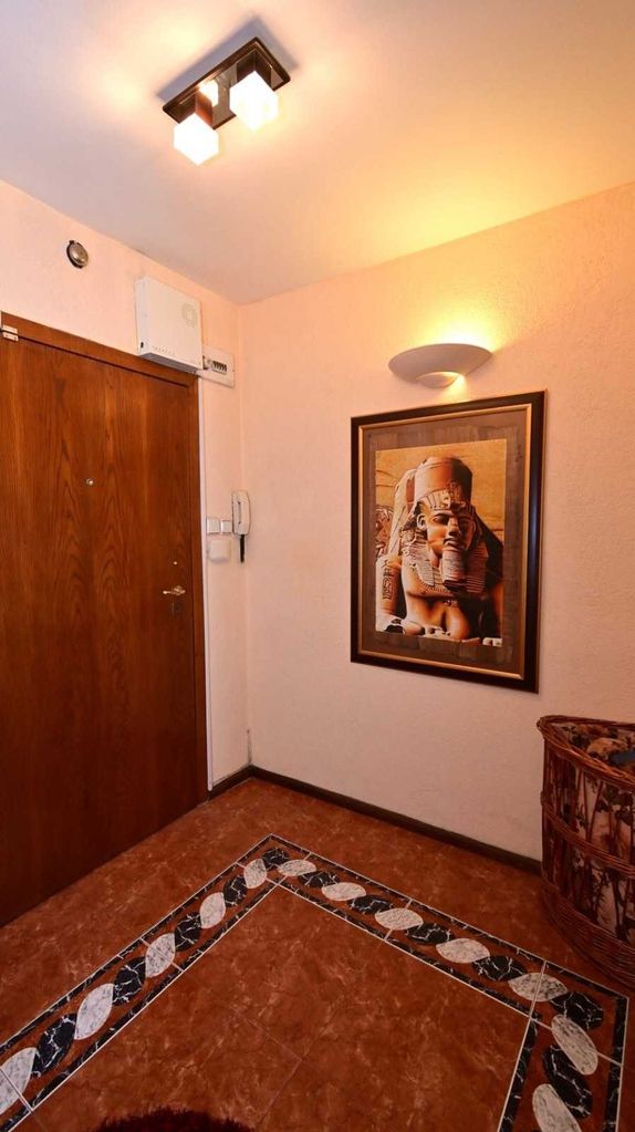 Дава се под наем Двустаен апартамент в Перник, Център - 68 кв.м за 433.5 € - Снимка #7