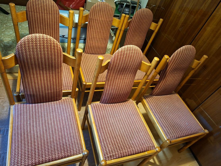 Трапези столове 6 броя.