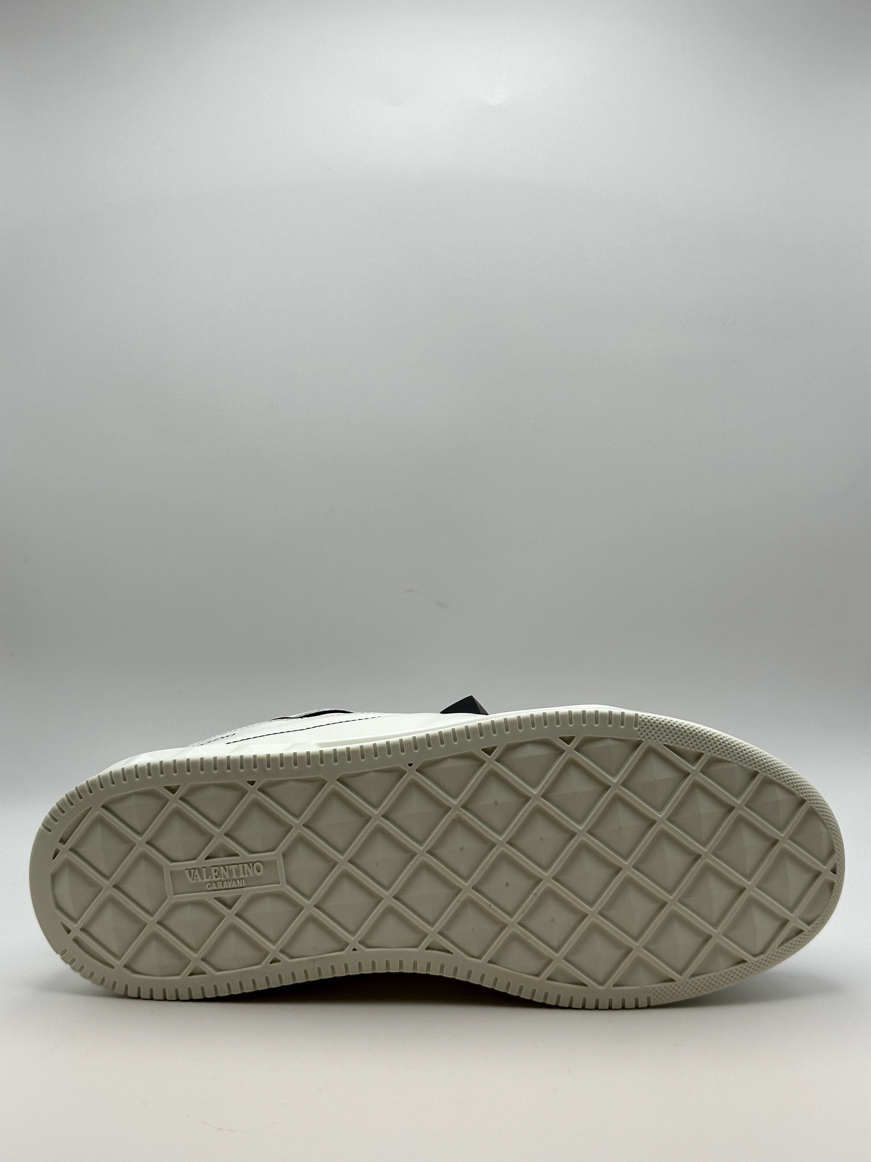 Valentino One Stud Low-Top White/Black Sneakers