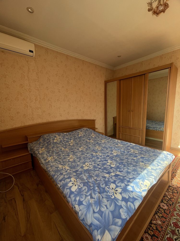 СПАЛЬНЫЙ ГАРНИТУР, КОМПЛЕКТ. Кровать, шкаф, тумбочки и трюмо.