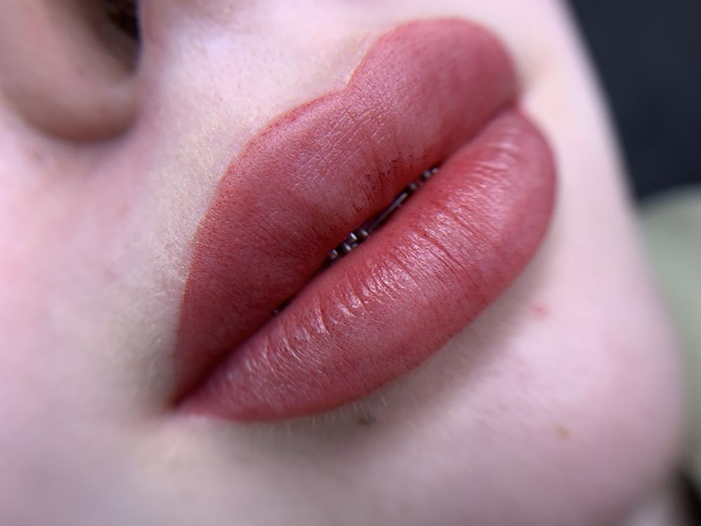 Перманентный макияж губ и бровей