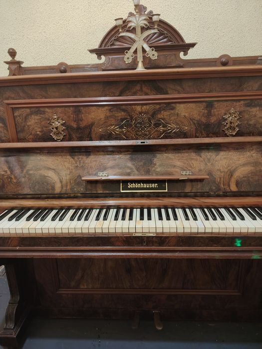 Vând Pian antic (functional) Austriac