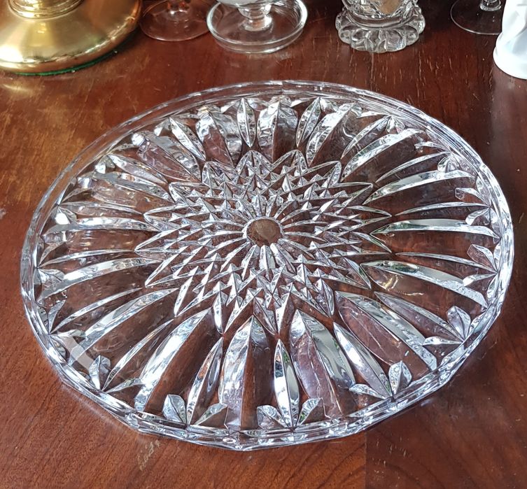 Platouri diferite din cristal