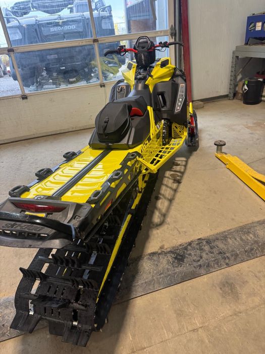 Snowmobil Ski doo summit 850 2021