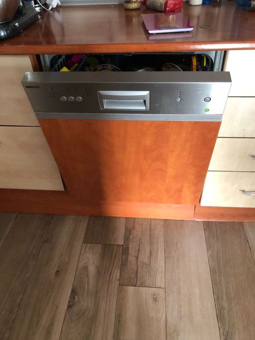 Masina de spalat vase BEKO DSN 4532 Fx