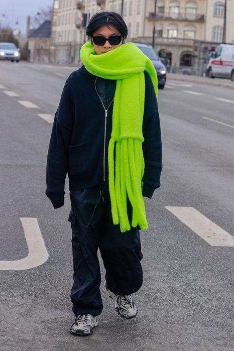 Новый шарф.