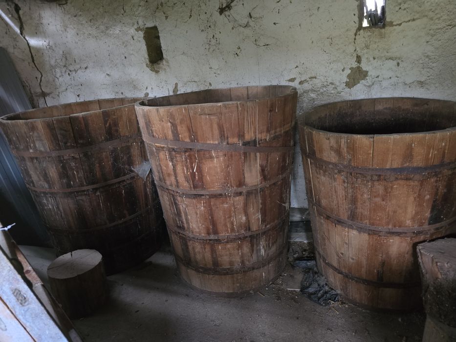 Cadă în care a fost depozitat cucuruz