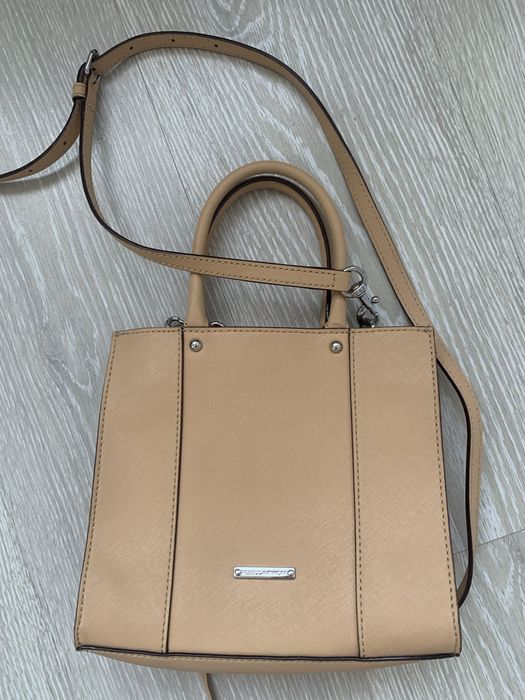 Продаю сумку в бежевом цвете