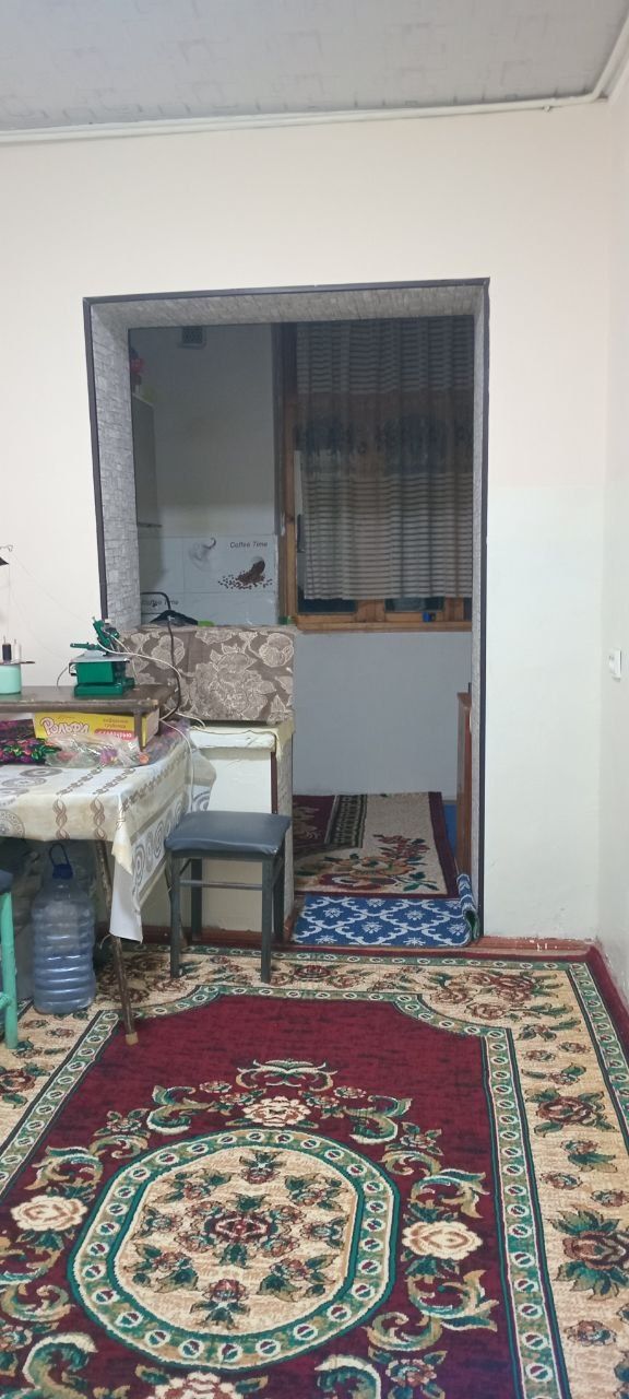 Uy sotiladi 3 xona 2 qavatli domning 1-qavati