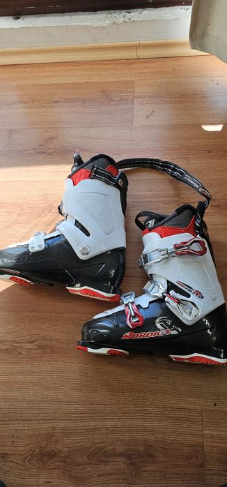 Ски обувки Salomon затоплящи и Nordica Transfire R3