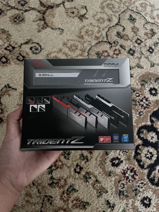 Оперативная память G.SKILL Trident Z F4-3200C16D-16GTZKW 16Gb