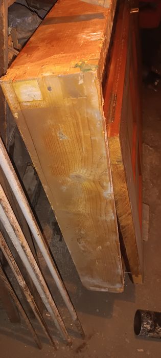 Usă din lemn, capitonată și 4 uși de interior