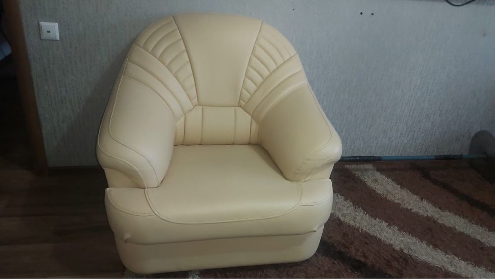 Продам диван с креслом