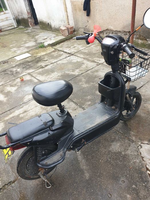 De vânzare scuter electric 25km/h