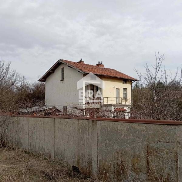 Селски имот с две къщи в един двор - с. Цръклевци, община Драгоман