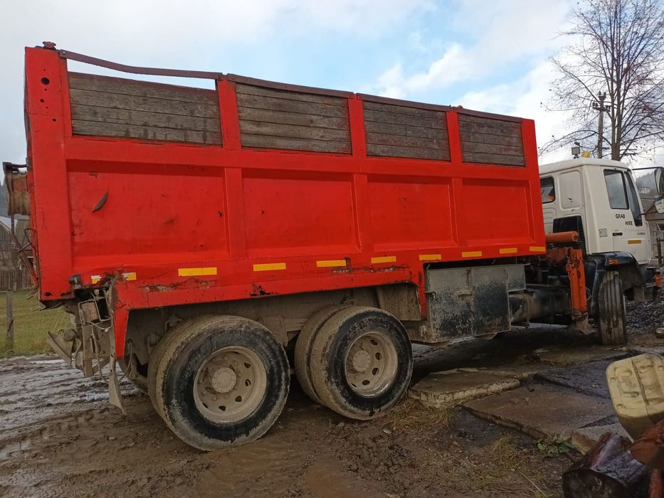 Man basculanta cu macara