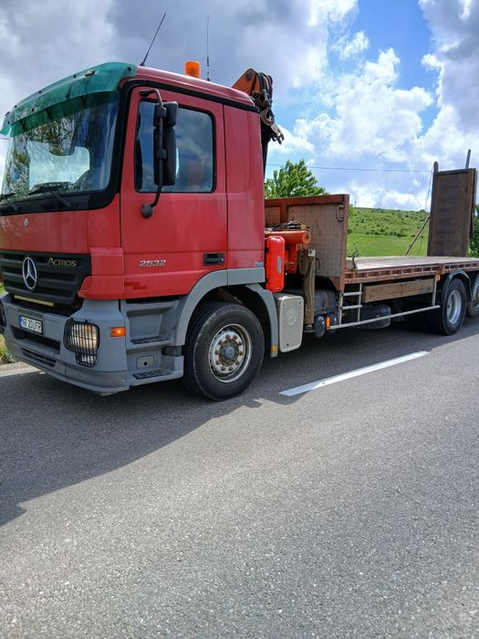 Camion platforma  Mercedes cu macara actros 6x2